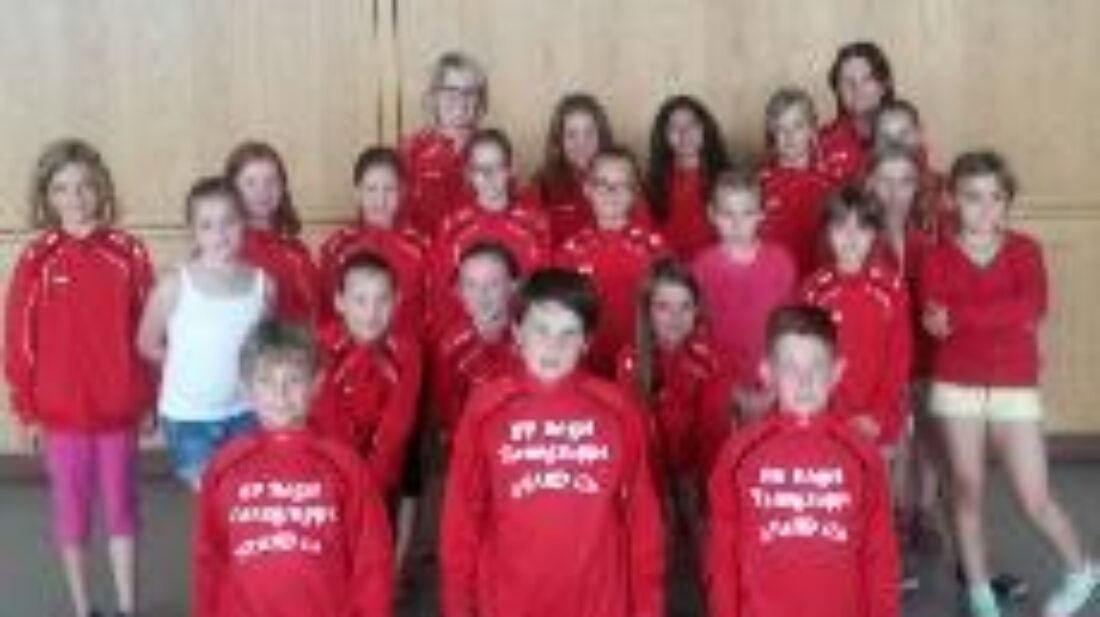Neue Jacken für die Tanzgruppe