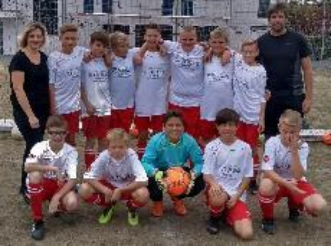 D-Jugend mit neuen Trikots